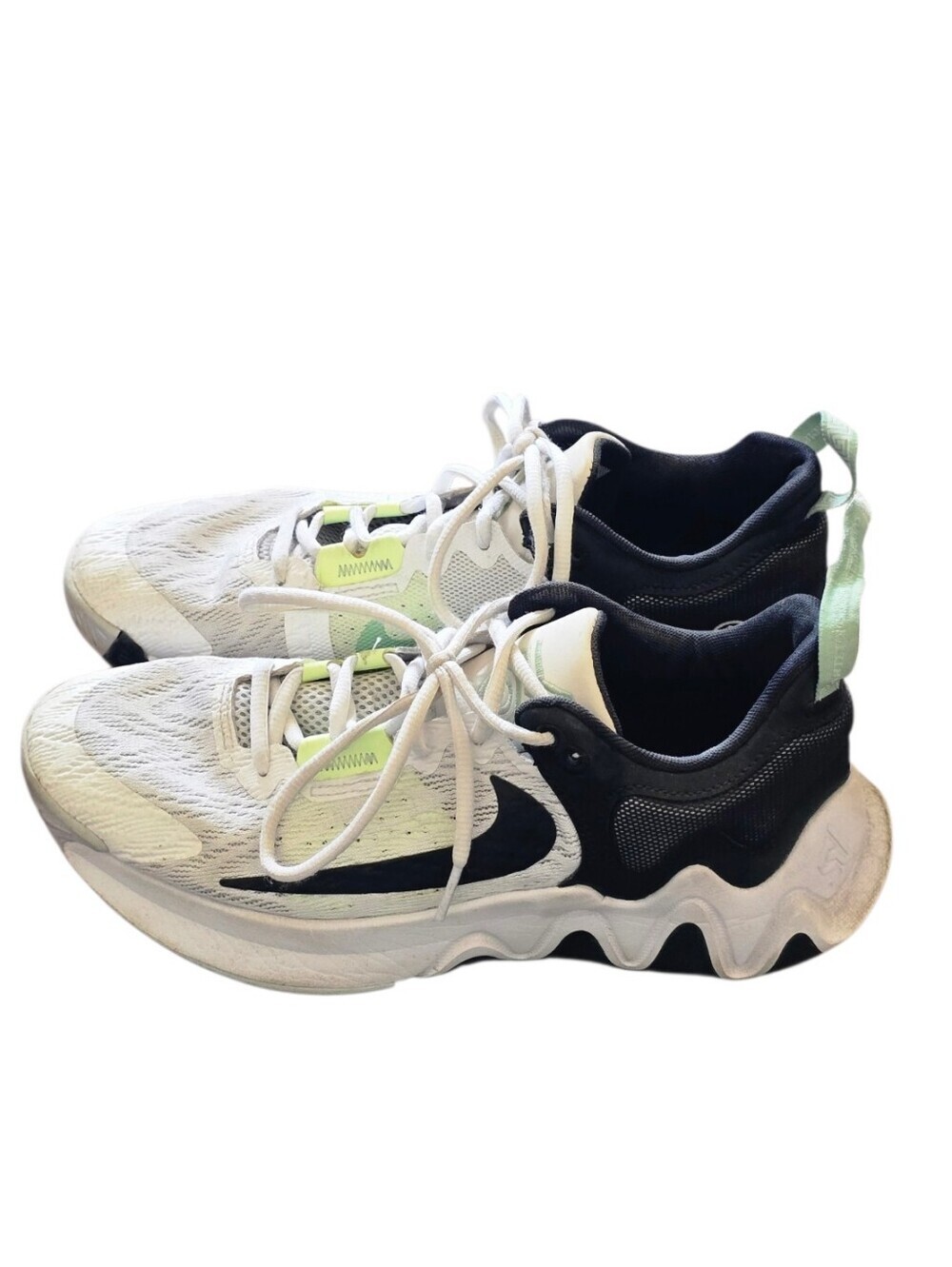 Nike Men's 7.5 Women's 9 Giannis Immortality Black and White Basketball Shoe